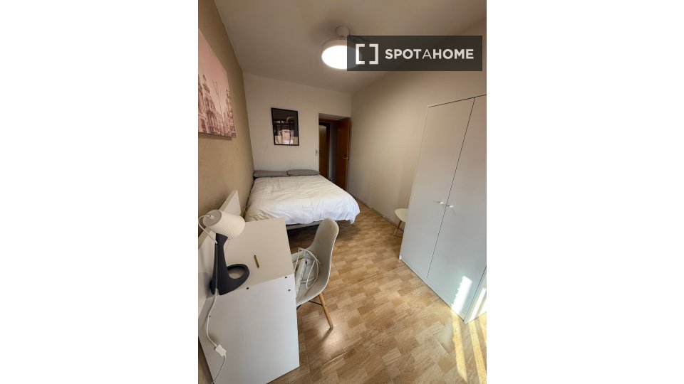 Double room Madrid, 5 beds — photo 1