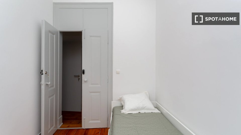 Double room Lisbon, 6 beds — photo 2