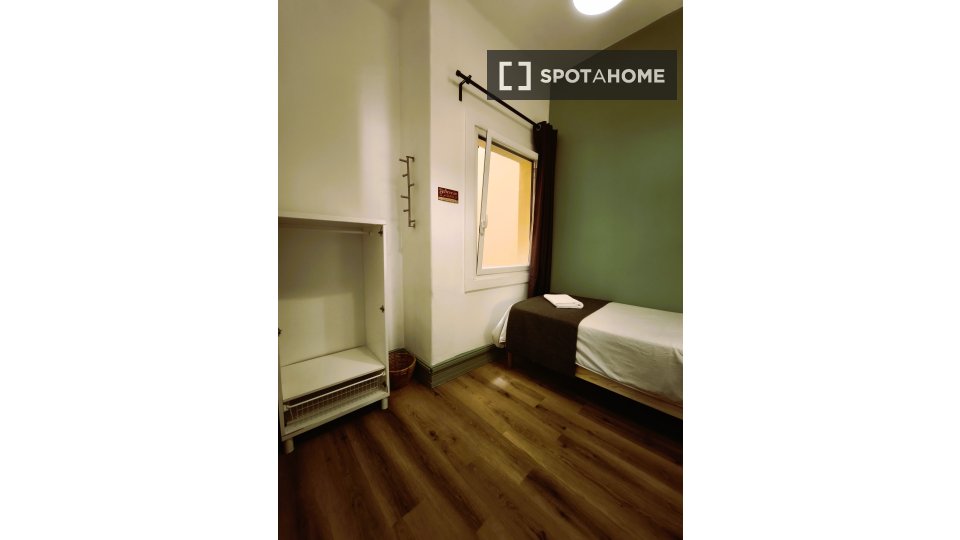 Double room Lisbon, 11 beds, 200m² — photo 26