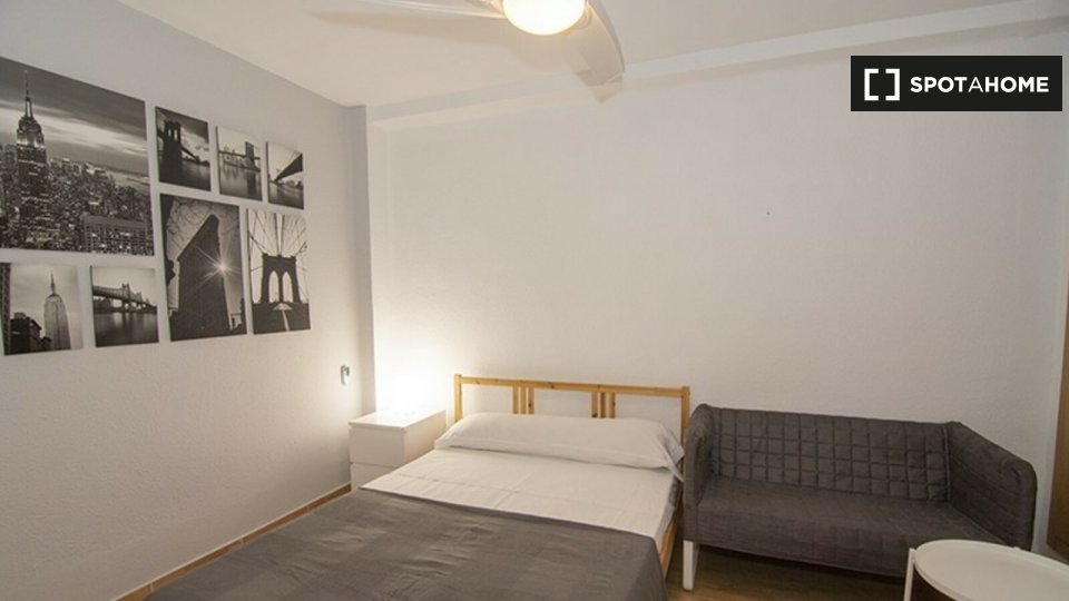 Double room Valencia, 3 beds, 90m² — photo 11