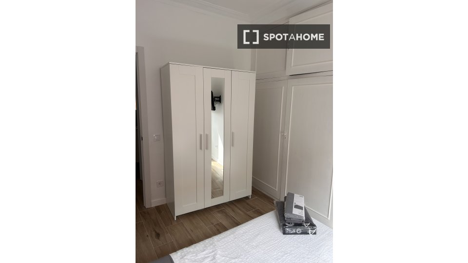 Double room Barcelona, 5 beds, 128m² — photo 11