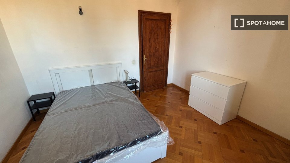 Double room Rome, 3 beds — photo 4