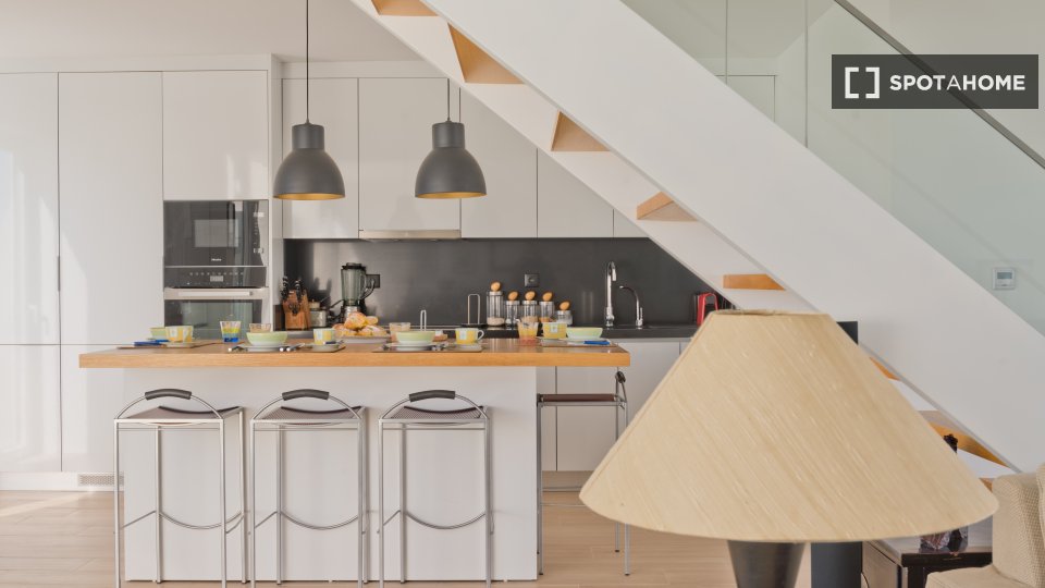 Apartment Lisbon, 2 beds, 147m² — photo 17