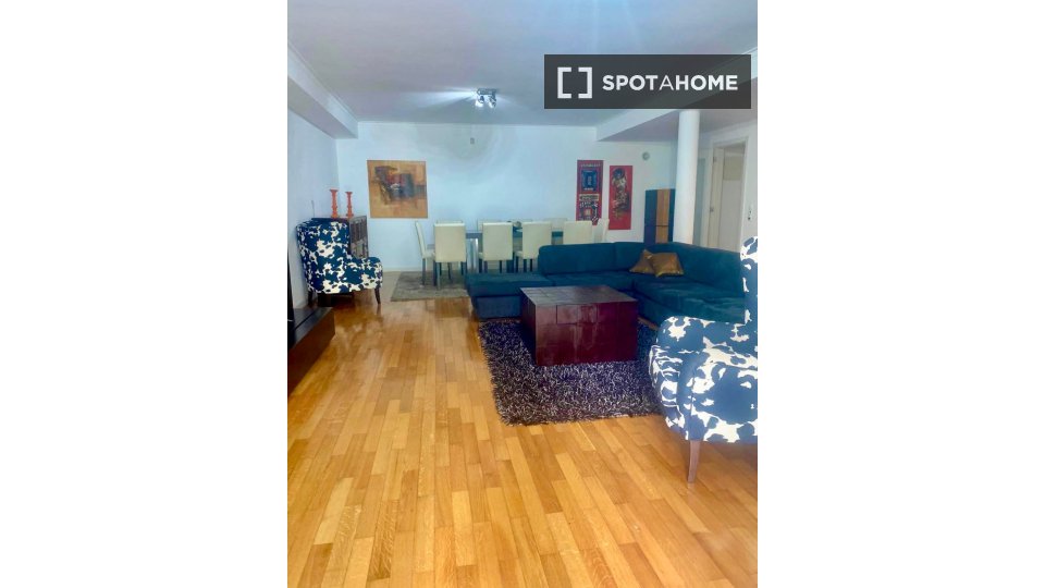 Double room Lisbon, 2 beds, 16m² — photo 4
