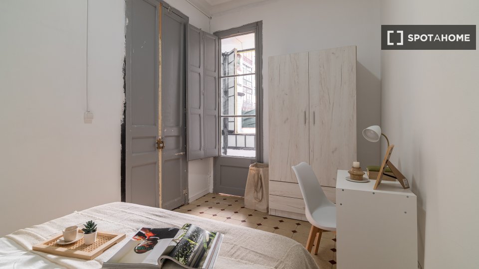 Double room Barcelona, 7 beds, 121m² — photo 1