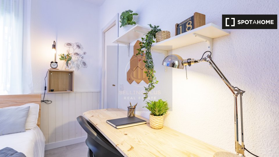 Double room Madrid, 5 beds, 120m² — photo 3