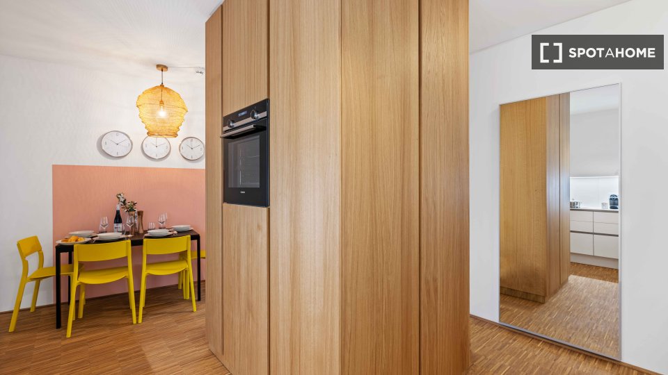 Double room Munich, 4 beds, 97m² — photo 16