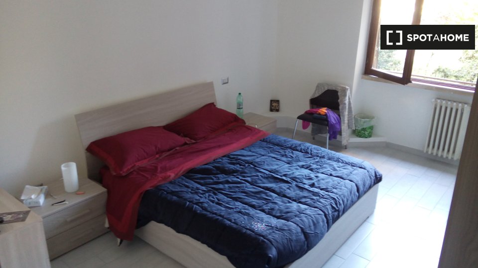 Camere in affitto in appartamento con 4 camere da letto a Ostiense, Roma