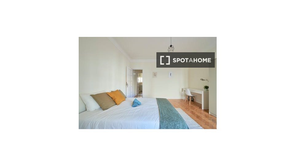 Double room Lisbon, 5 beds — photo 4