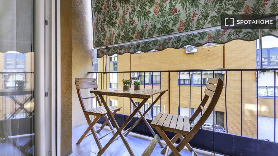 Double room Alicante, 4 beds, 103m² — photo 1