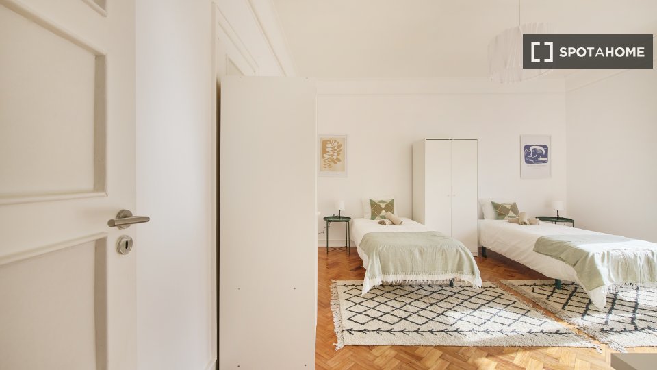Double room Lisbon, 6 beds — photo 18
