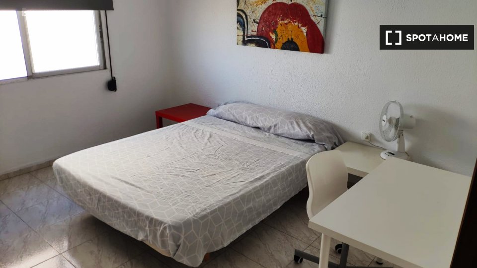 Double room Valencia, 3 beds, 85m² — photo 3