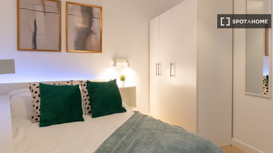 Double room Madrid, 7 beds, 160m² — photo 24