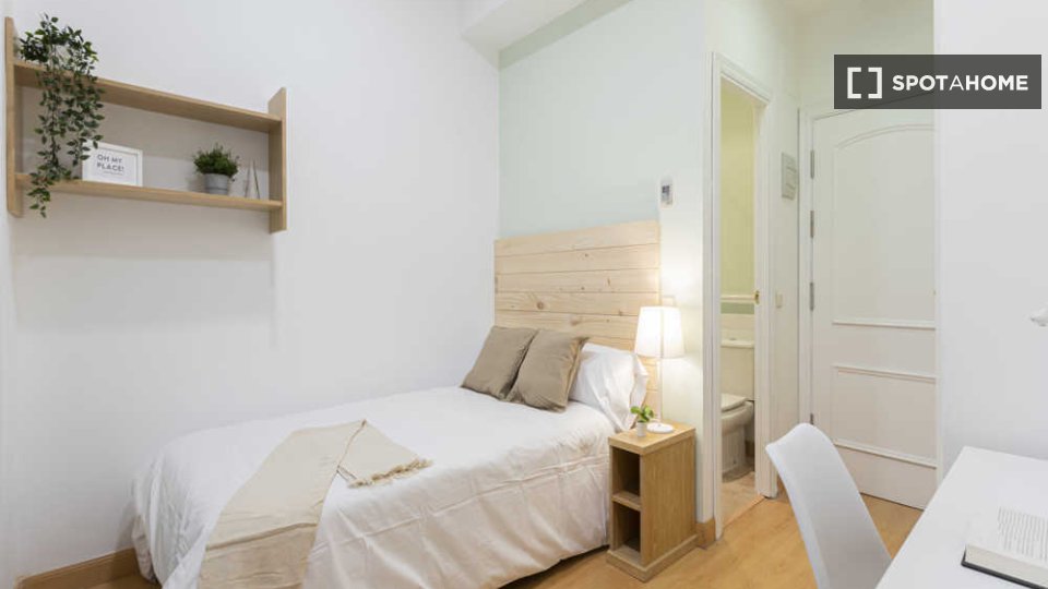 Double room Madrid, 41 beds — photo 50