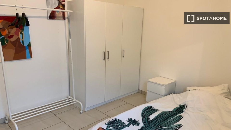 Double room Brussels, 1 bed, 98m² — photo 7