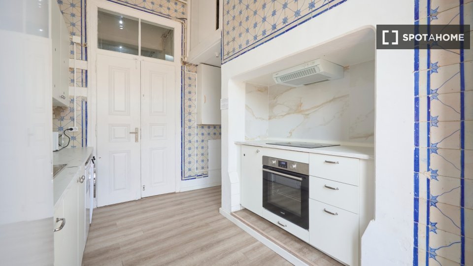 Double room Lisbon, 9 beds — photo 22