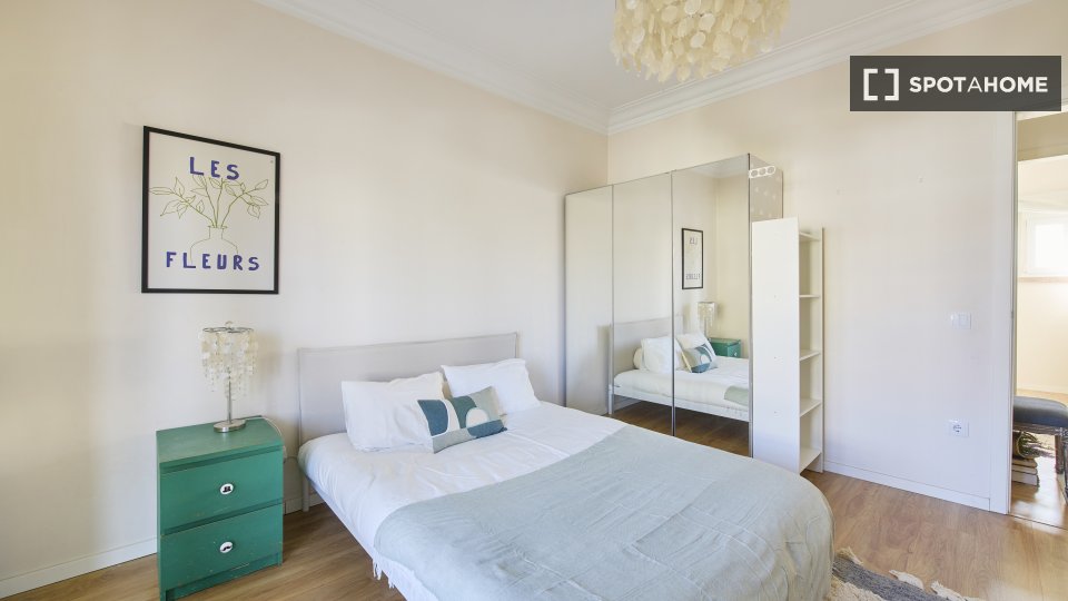 Double room Lisbon, 4 beds — photo 18