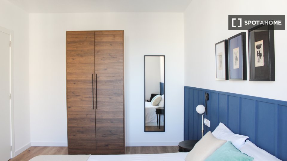 Stanza in affitto in appartamento con 8 camere da letto a Barcellona - a Barcellona