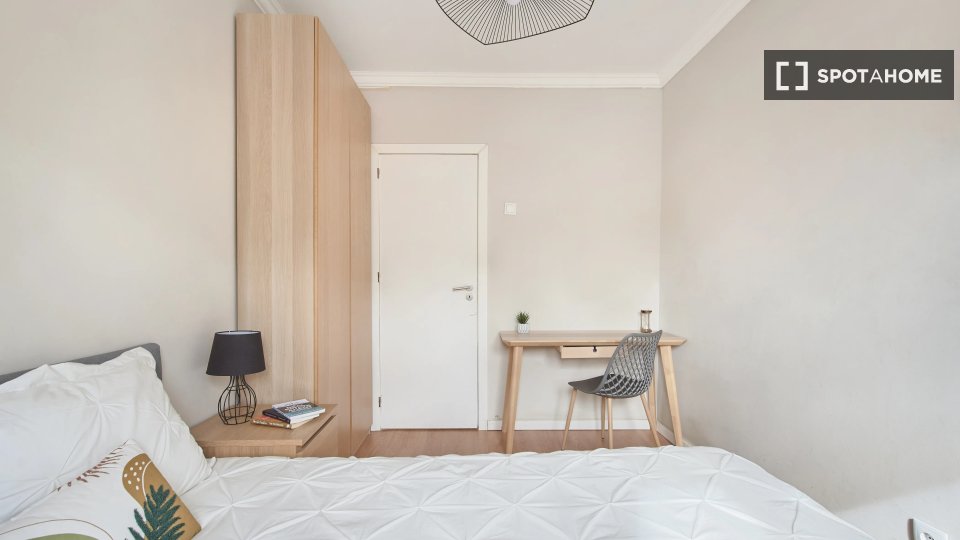 Double room Lisbon, 4 beds — photo 13