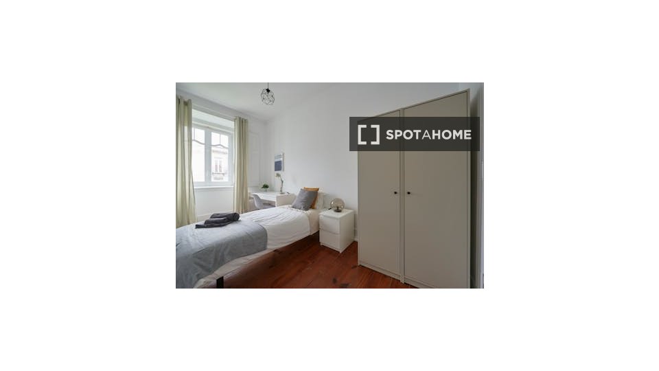 Double room Lisbon, 6 beds — photo 10