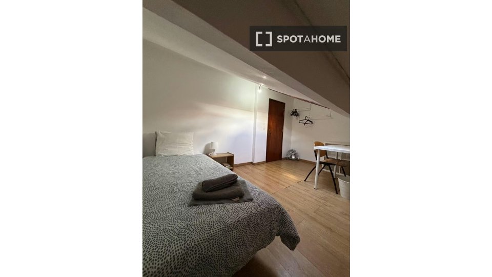 Double room Lisbon, 6 beds — photo 1