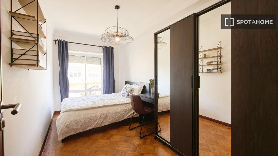 Double room Lisbon, 6 beds — photo 11
