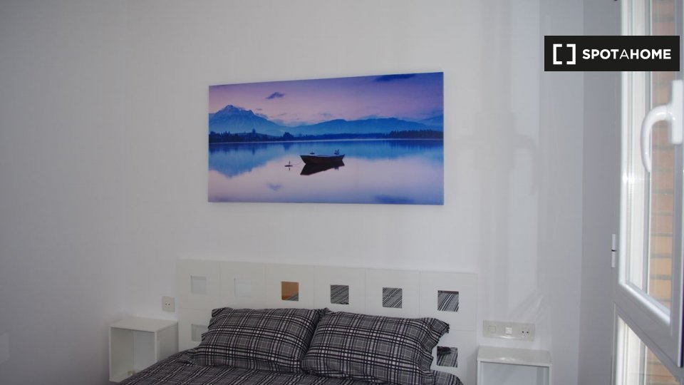 Double room Madrid, 5 beds, 140m² — photo 4