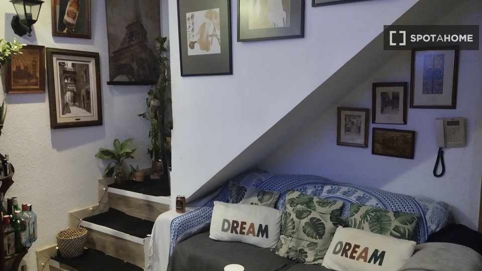 Double room Barcelona, 3 beds, 80m² — photo 1