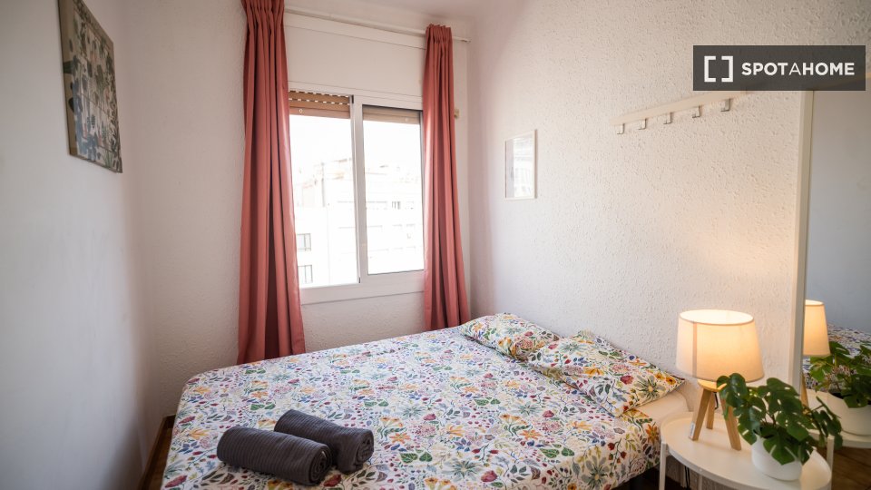Double room Barcelona, 8 beds — photo 8