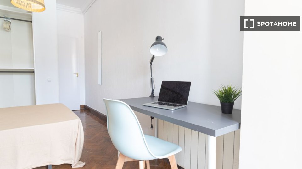 Double room Barcelona, 9 beds, 210m² — photo 13