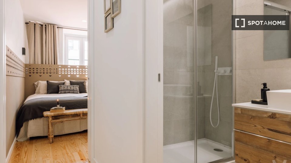 Apartment Lisbon, 2 beds, 117m² — photo 9