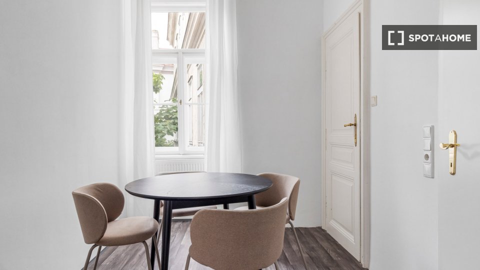 Apartment Vienna, 2 beds, 99m² — photo 1