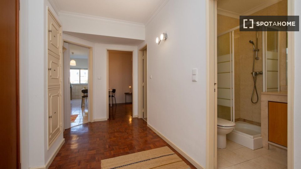 Double room Lisbon, 4 beds, 100m² — photo 18