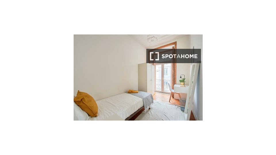 Double room Lisbon, 9 beds — photo 6