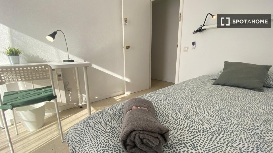 Double room Madrid, 5 beds — photo 15