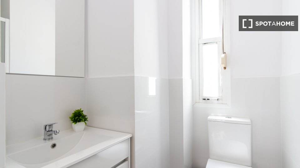 Double room Madrid, 6 beds — photo 48