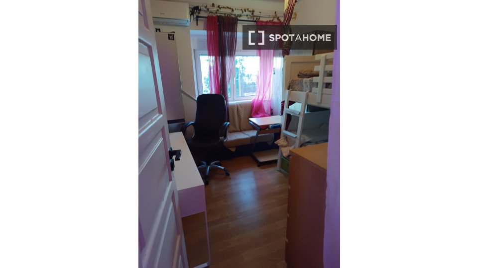 Double room Lisbon, 3 beds, 90m² — photo 44