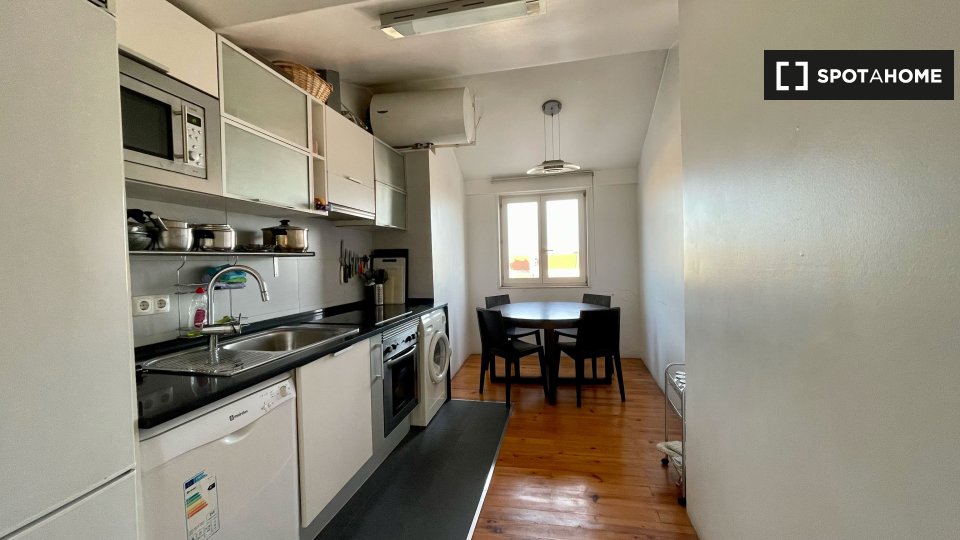Apartment Lisbon, 2 beds, 75m² — photo 9
