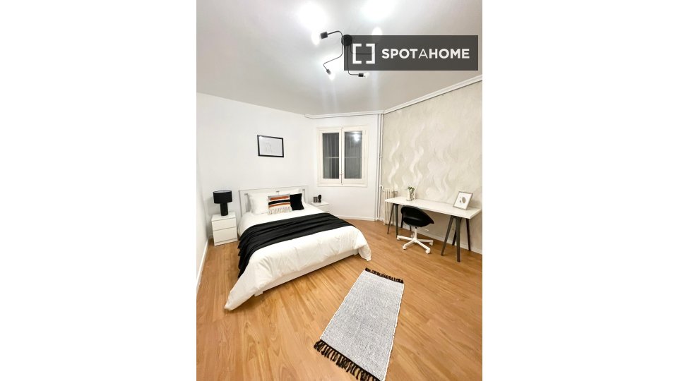 Double room Madrid, 5 beds — photo 11