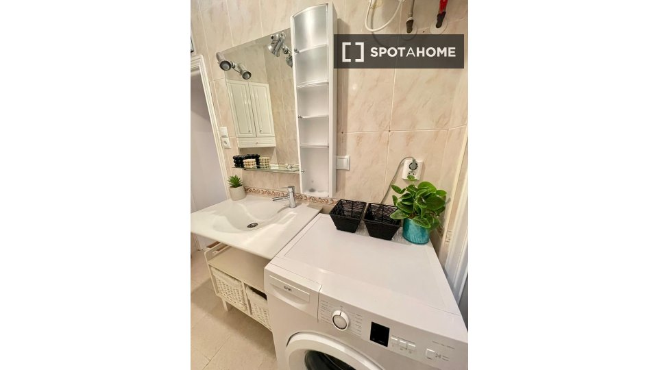 Double room Madrid, 3 beds — photo 1
