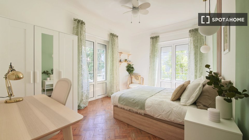 Double room Lisbon, 6 beds — photo 10