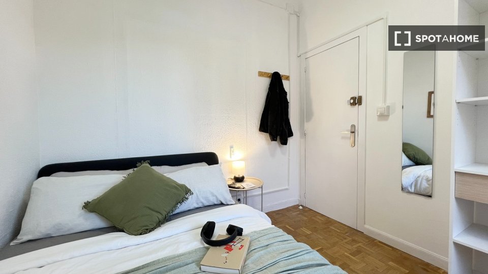 Double room Madrid, 6 beds — photo 2
