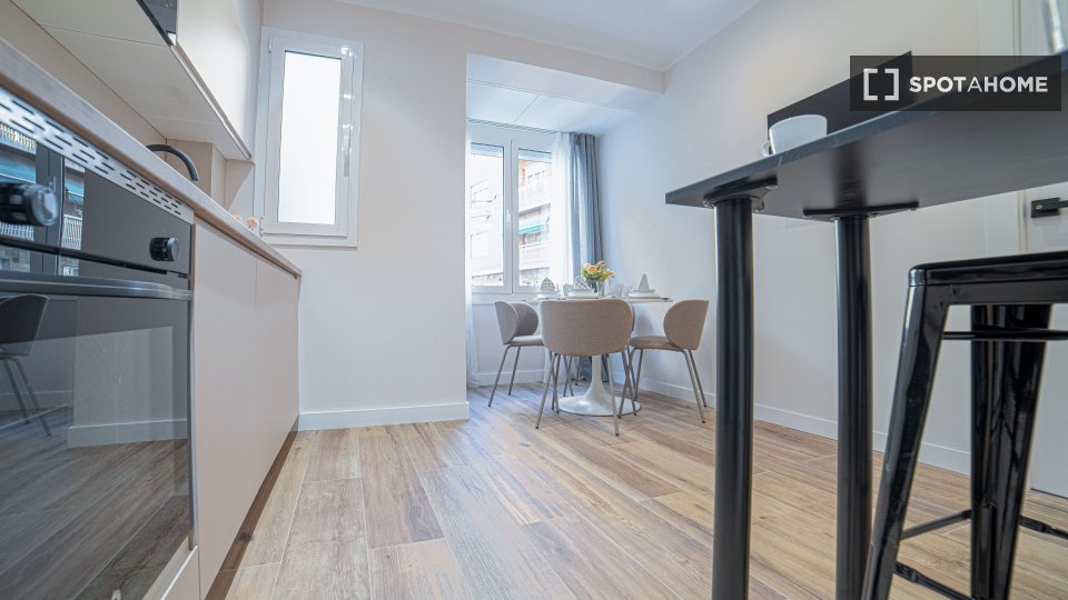 Double room Barcelona, 7 beds, 200m² — photo 9