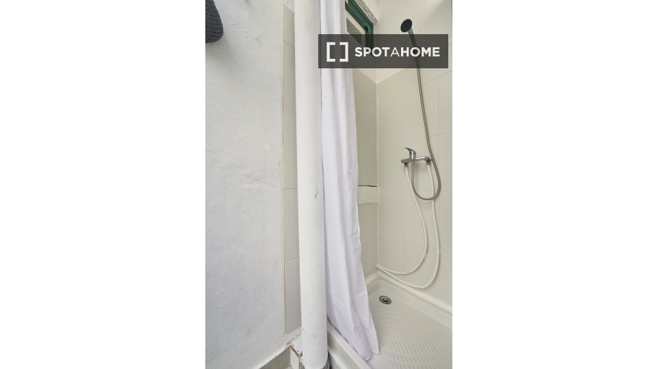 Double room Lisbon, 7 beds, 110m² — photo 48