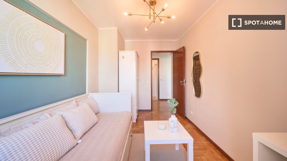 Double room Lisbon, 5 beds — photo 19