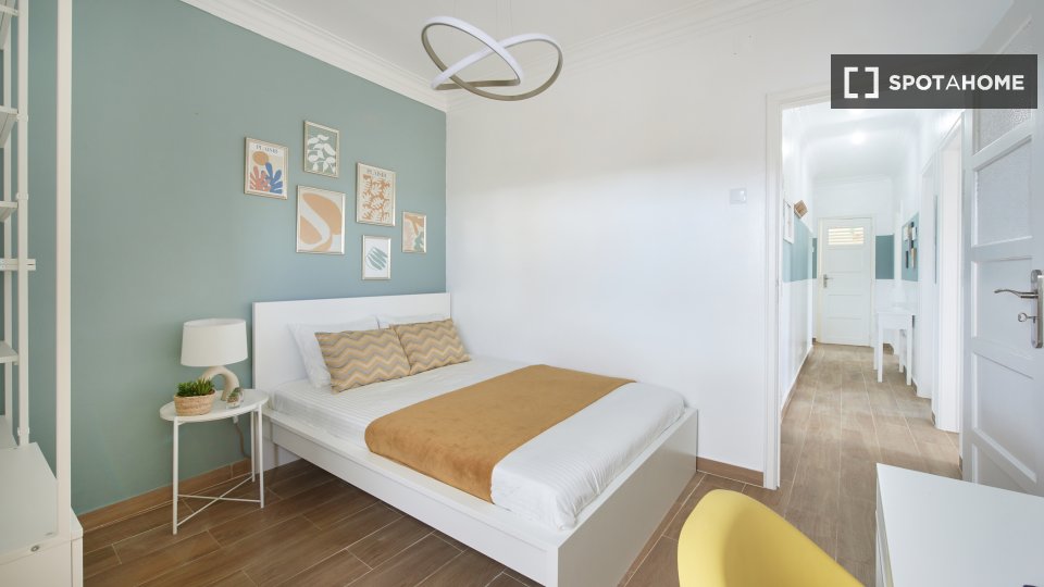 Double room Lisbon, 4 beds — photo 6