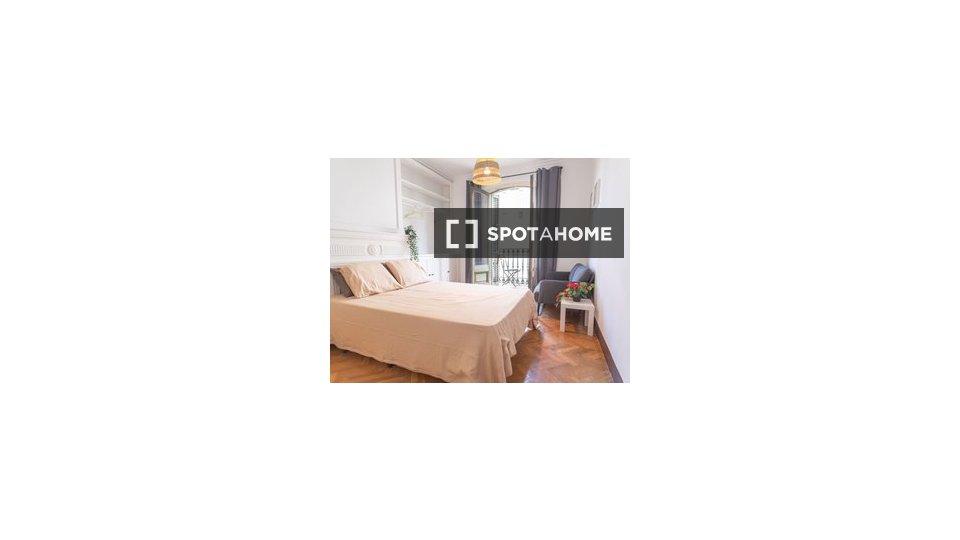 Double room Barcelona, 9 beds, 210m² — photo 2