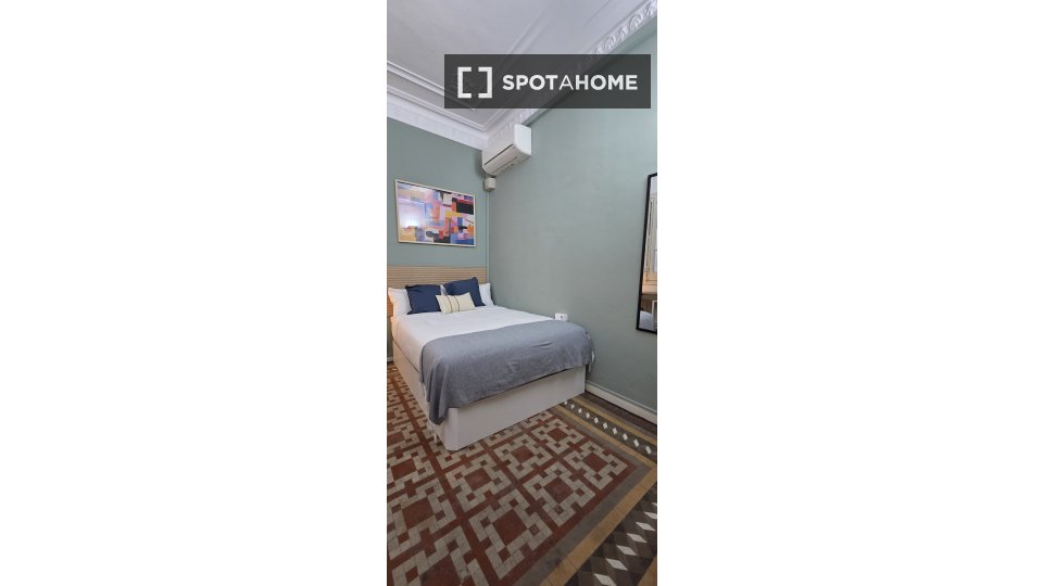 Double room Barcelona, 10 beds, 210m² — photo 2