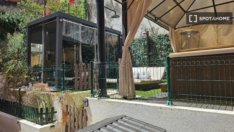 Double room Lisbon, 1 bed, 120m² — photo 14