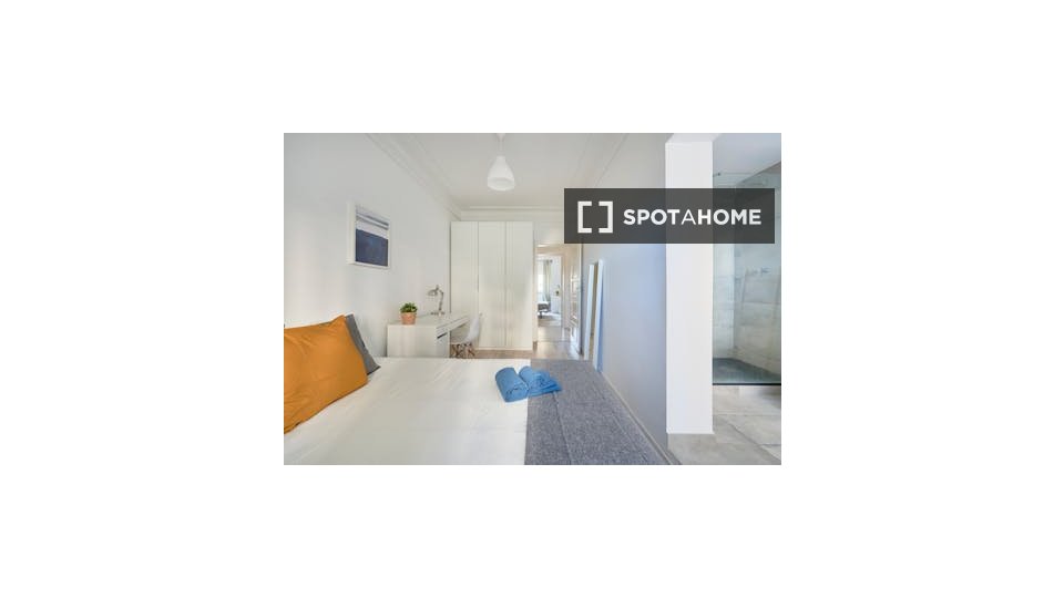Double room Lisbon, 4 beds — photo 19